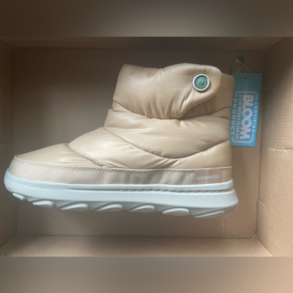 Merrell Women's HUT MOC Cream Quilted Puffer Slip-On Boot
